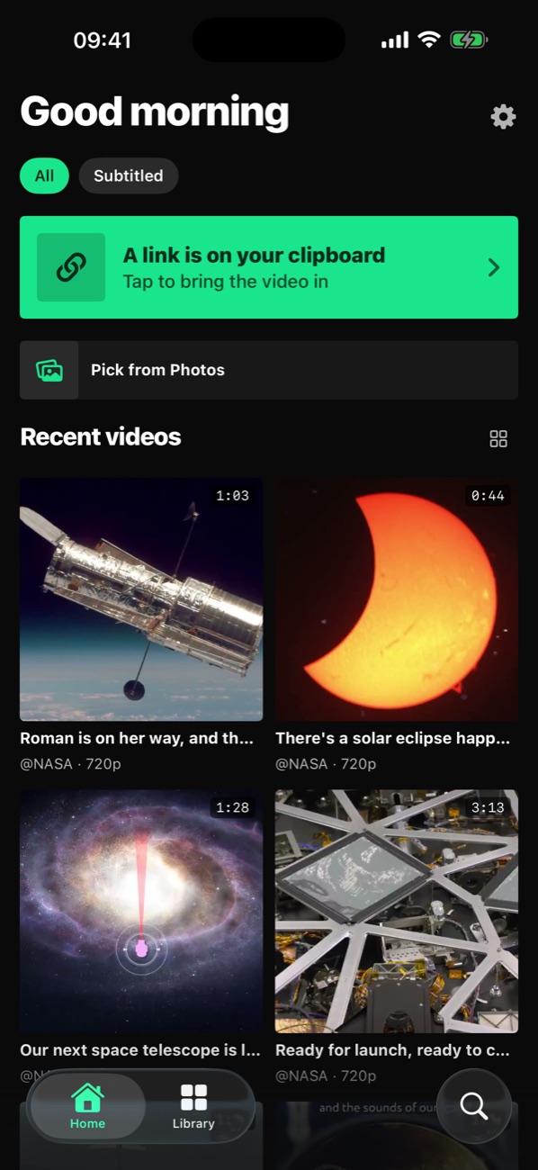 Home screen: a card to download the copied link, a pick from Photos button and recent downloads